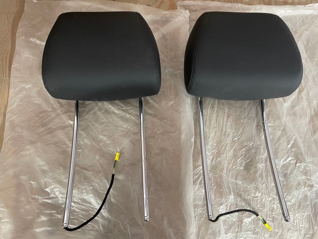 ベンツ　W212　ヘッドレスト　新品未使用　A2129708050　バラ売りも可