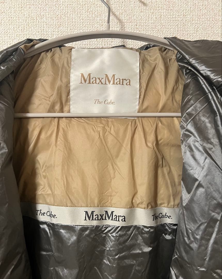 MaxMara The Cube ショート丈ダウングレー系メタリック（未使用）