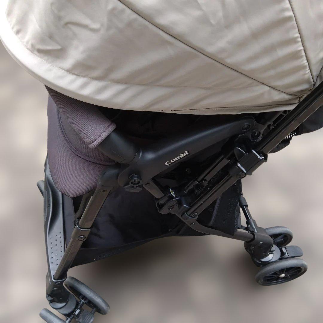 美品　Combi　スゴカル　エッグショックLA　ライトベージュ　レインカバー付