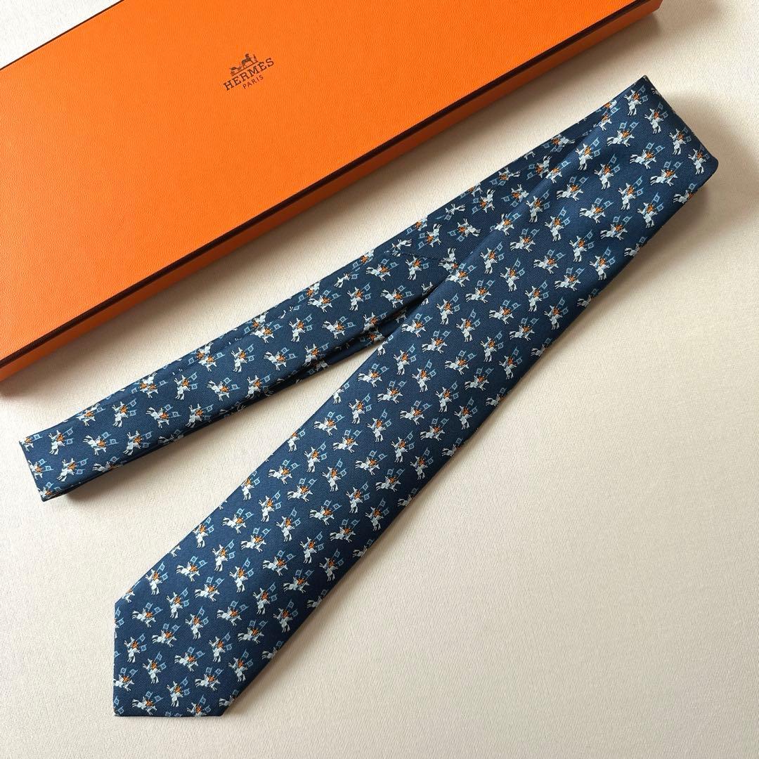 エルメス ネクタイ《シュル・レ・トワ・ドゥ・エルメス》新品 未使用