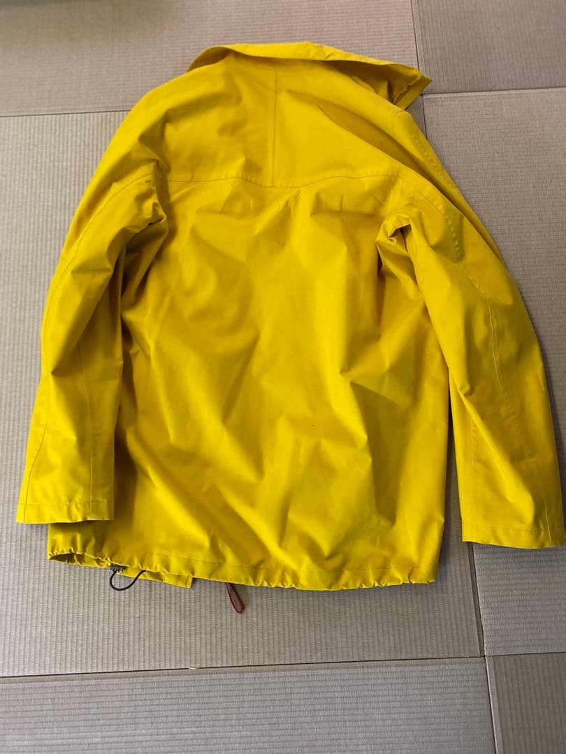 PRADA × GORE-TEX のダブルネーム＝高級感＋機能性