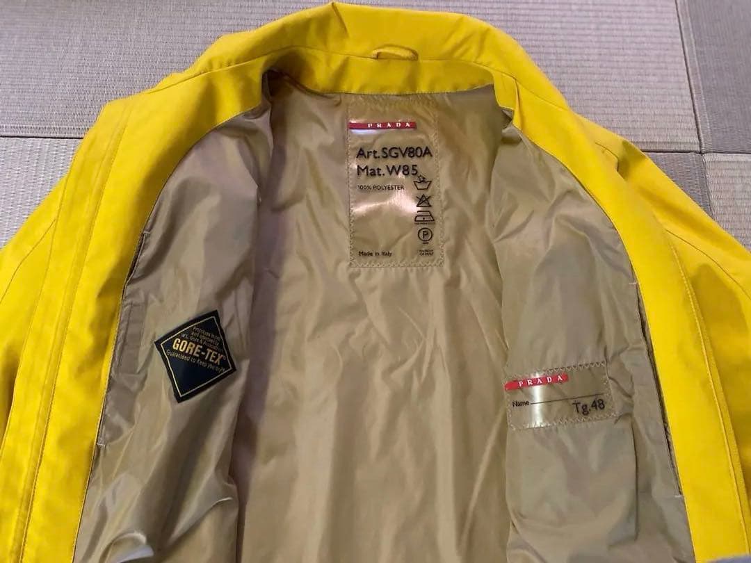 PRADA × GORE-TEX のダブルネーム＝高級感＋機能性