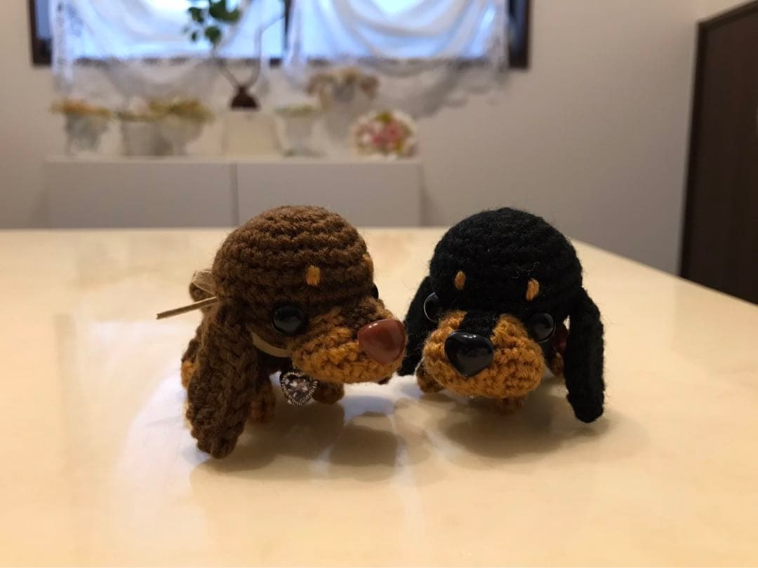 あみぐるみ♡ミニチュアダックス♡おすわり♡ハートチョーカー付き♡