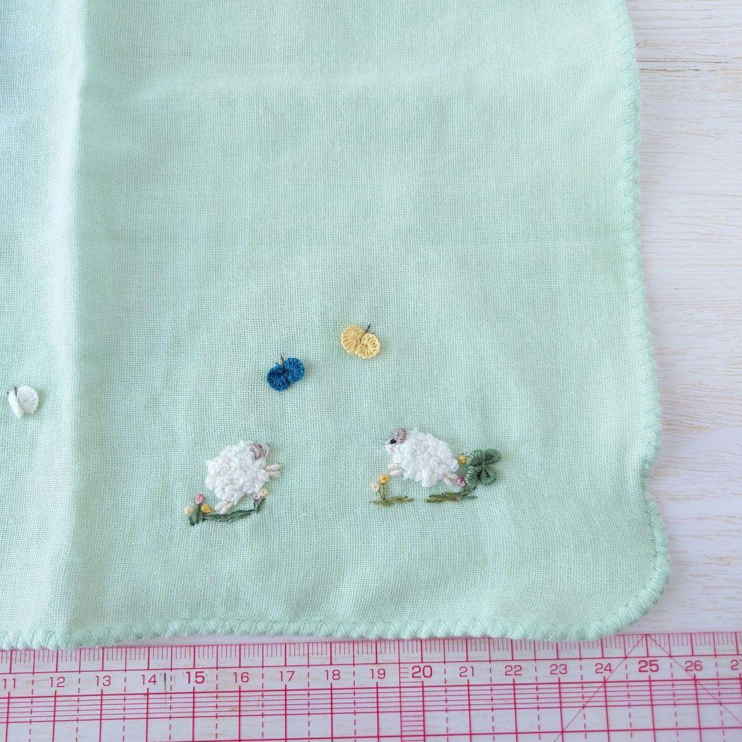 手刺繍入ちっちゃな ガーゼハンカチ【羊さんと蝶々】