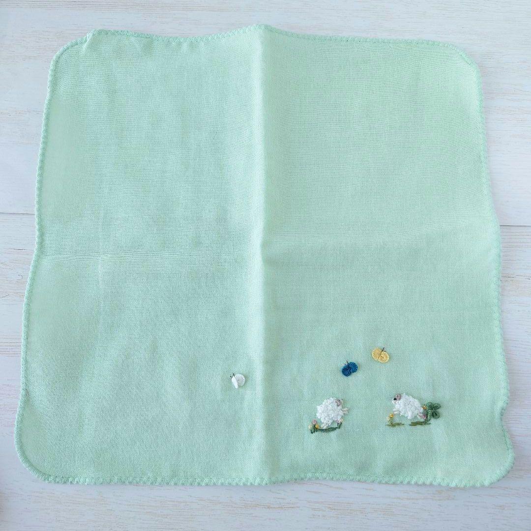 手刺繍入ちっちゃな ガーゼハンカチ【羊さんと蝶々】