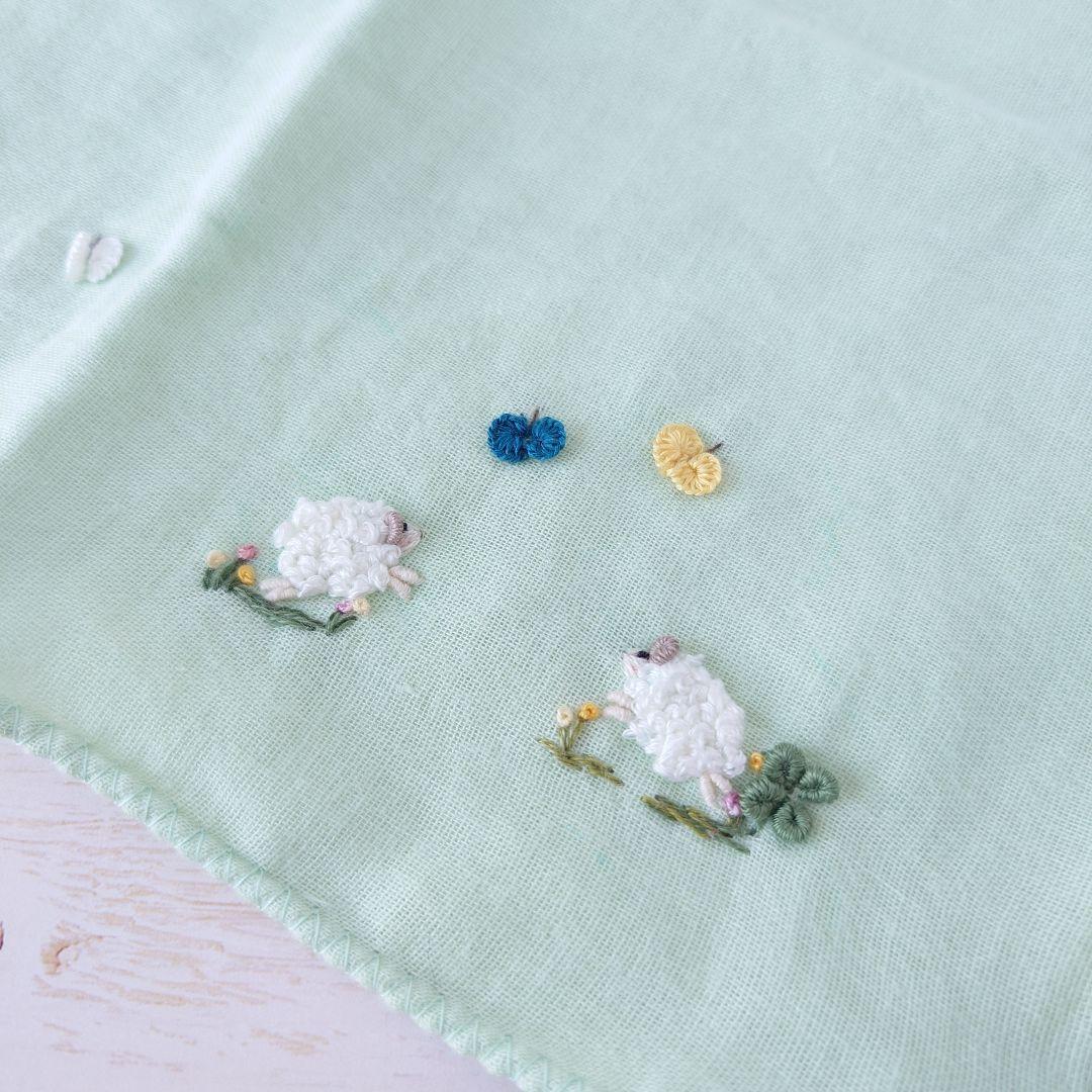 手刺繍入ちっちゃな ガーゼハンカチ【羊さんと蝶々】