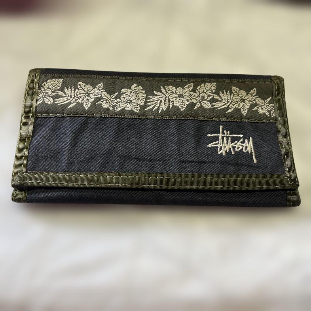本日限定価格　STUSSY ステューシー 三つ折り　長財布　ブラック×カーキ