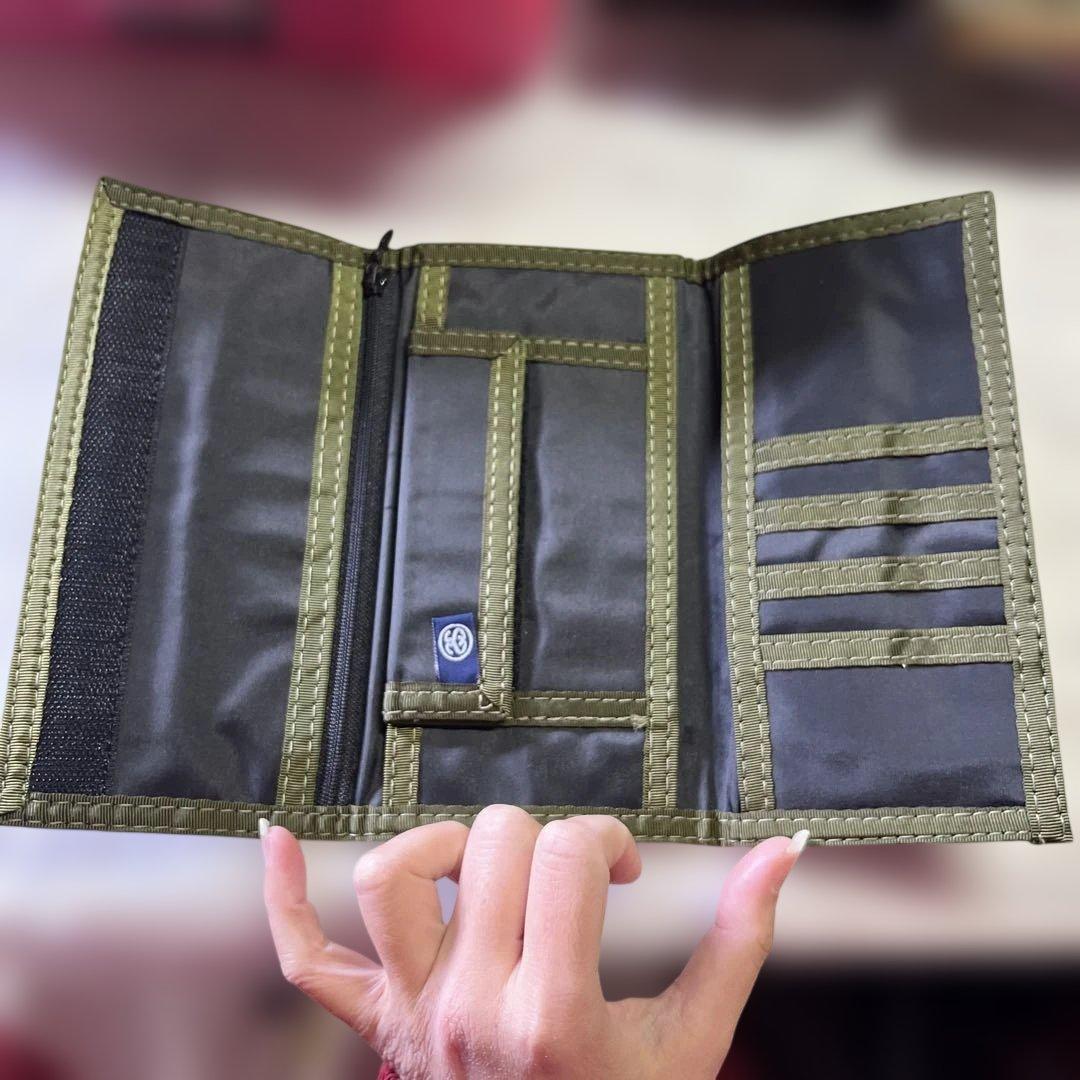 本日限定価格　STUSSY ステューシー 三つ折り　長財布　ブラック×カーキ