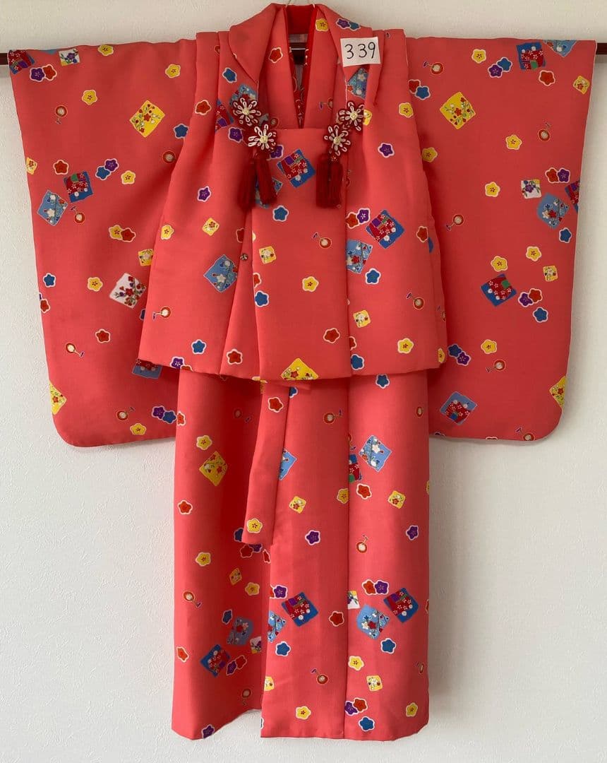 No.339子供着物3点セット被布、着物、襦袢付き3歳用です。