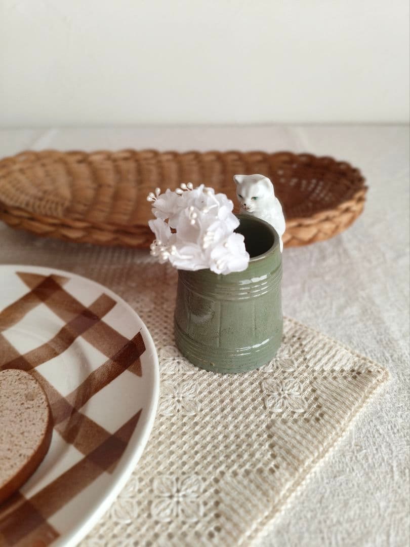 * vintage pot ❀ しろネコちゃんのいる グリーン ポット