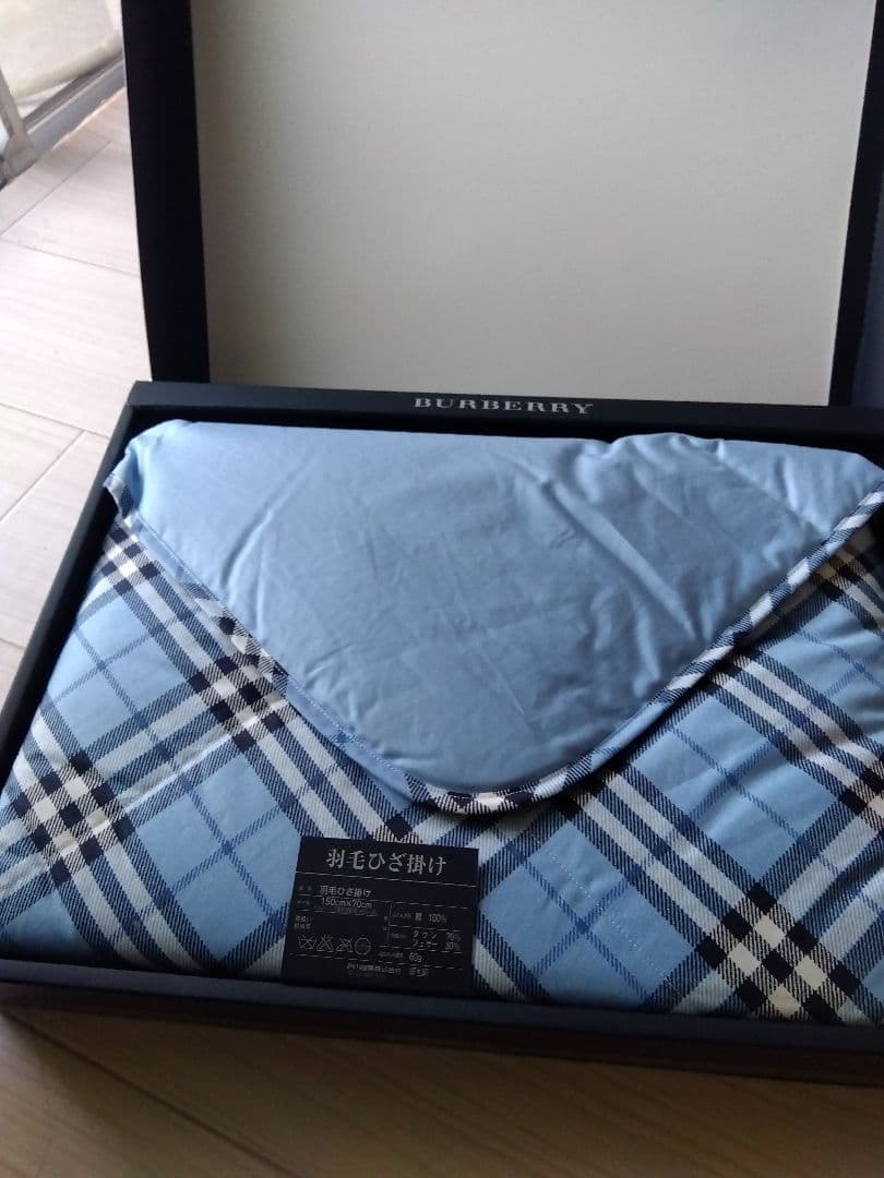 新品未使用品バーバリー上品マフラー、ひざかけ
