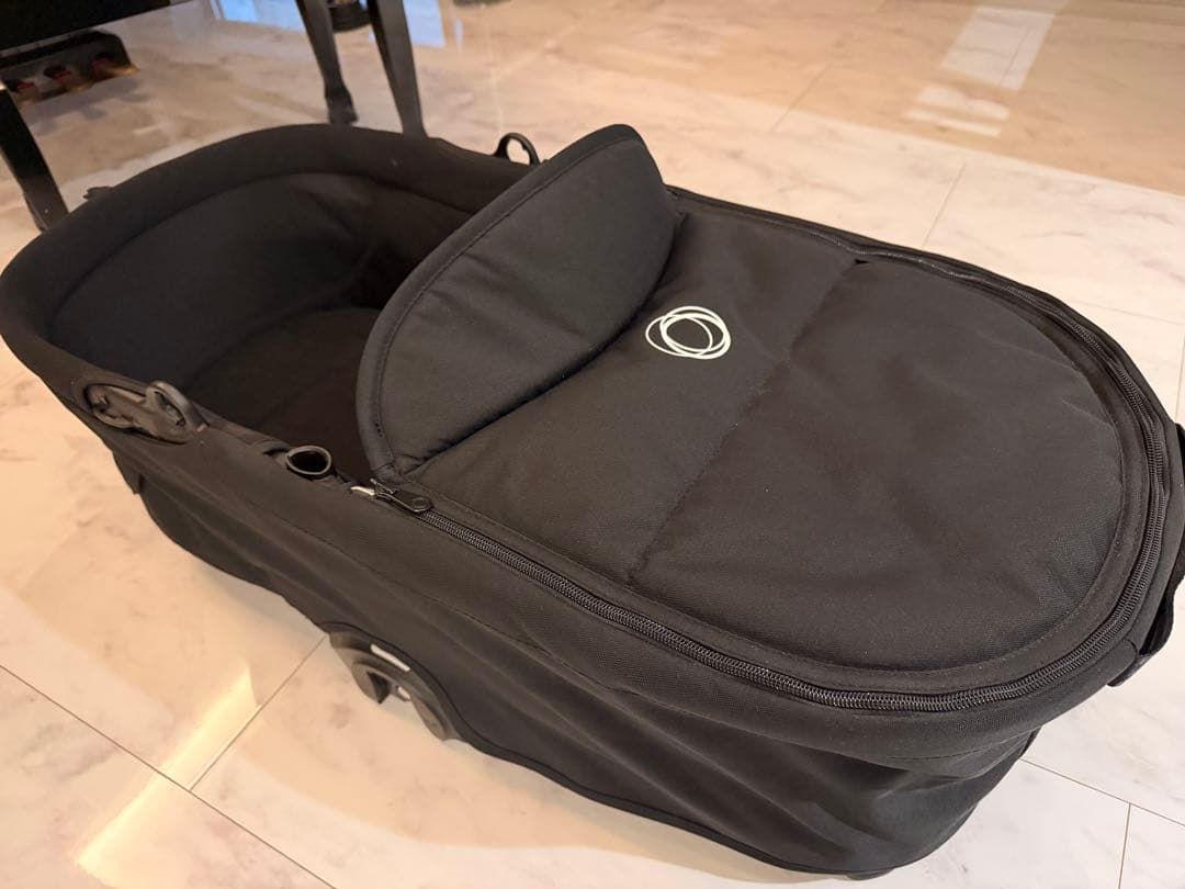 Bugaboo Dragonfly キャリーコット ミッドナイトブラック