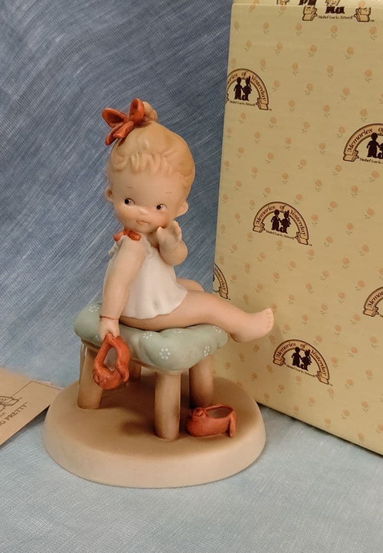 マーベル ルーシー アトウェル \" 可愛く座って \"レア