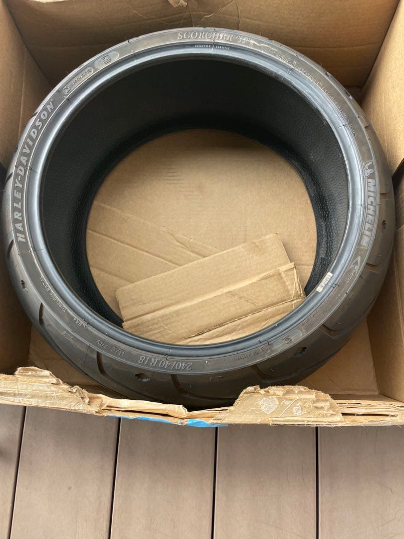 MICHELIN SCORCHER 11 タイヤ ２４０/４０R１８