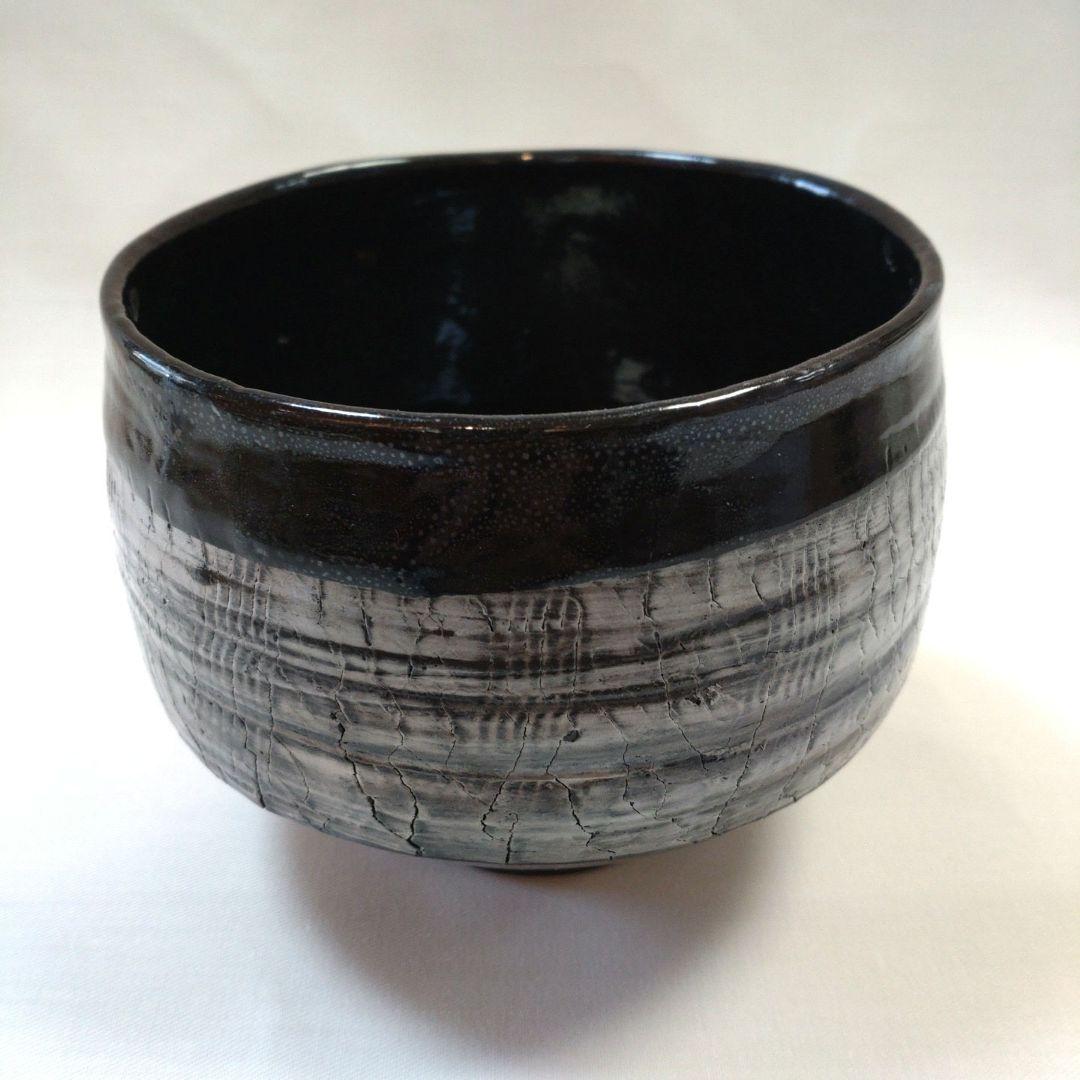 亀裂模様黒茶碗