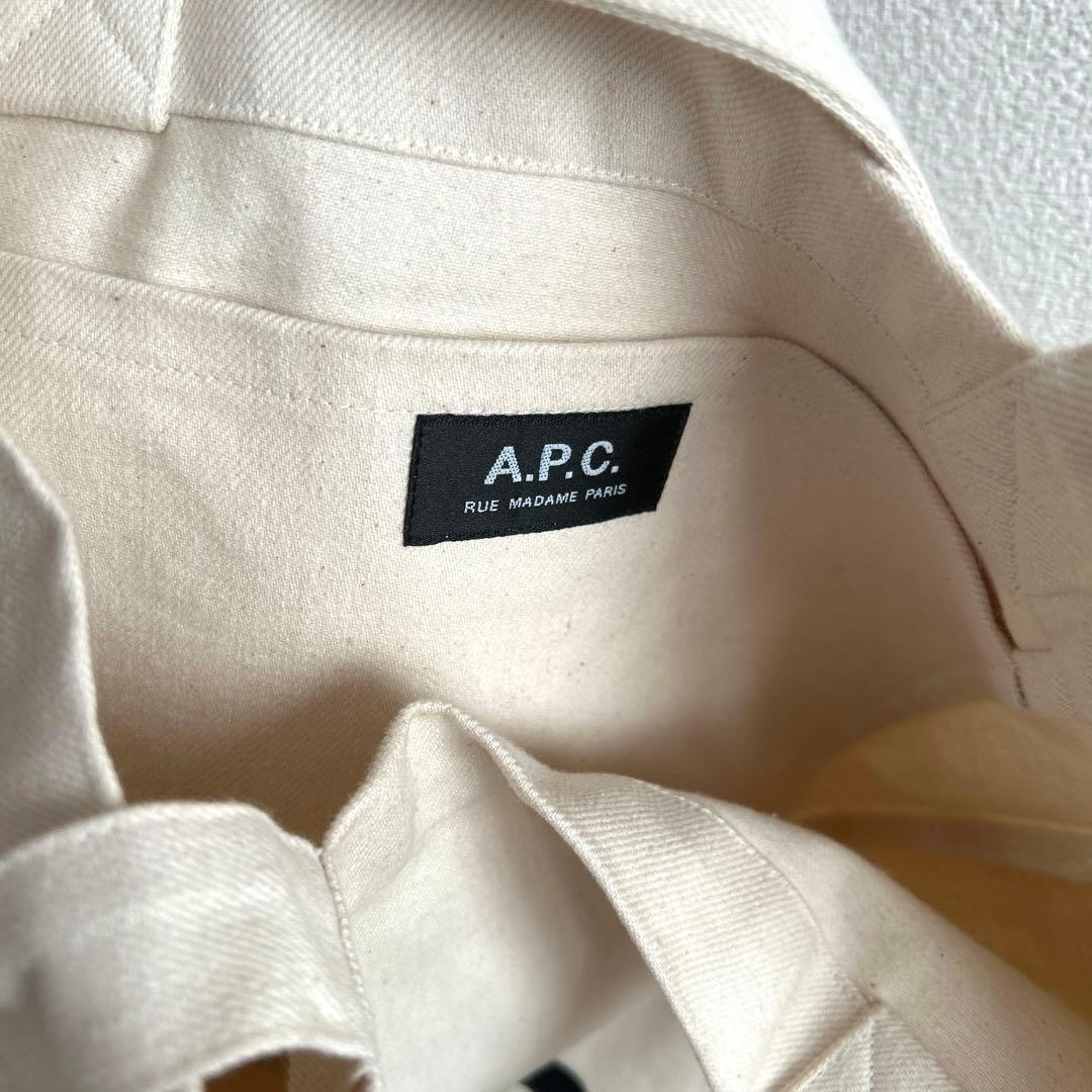A.P.C アーペーセー Laure ブラックロゴトートバッグ