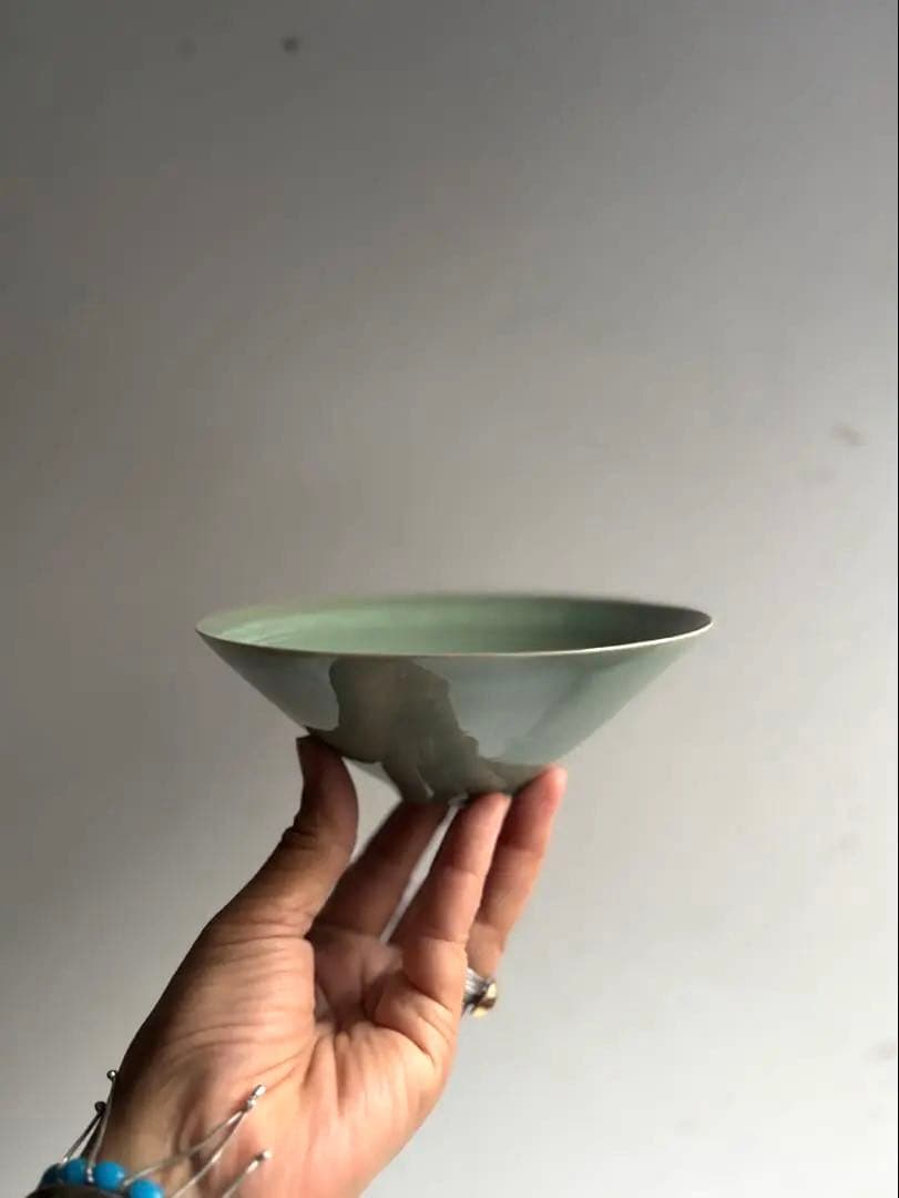 885 未使用 青磁象嵌雲鶴紋平茶碗 人間文化財 陶芸家 柳海剛作 韓国 茶道