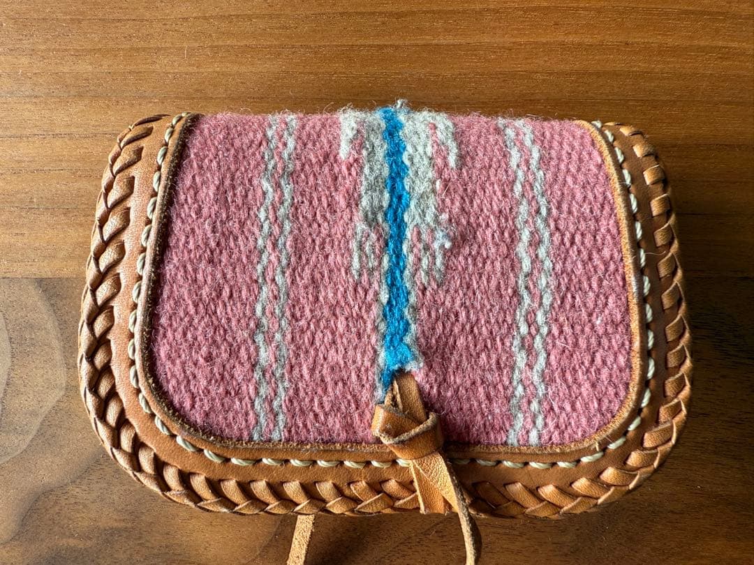 ウール・レザー ケース ターコイズボタン付き