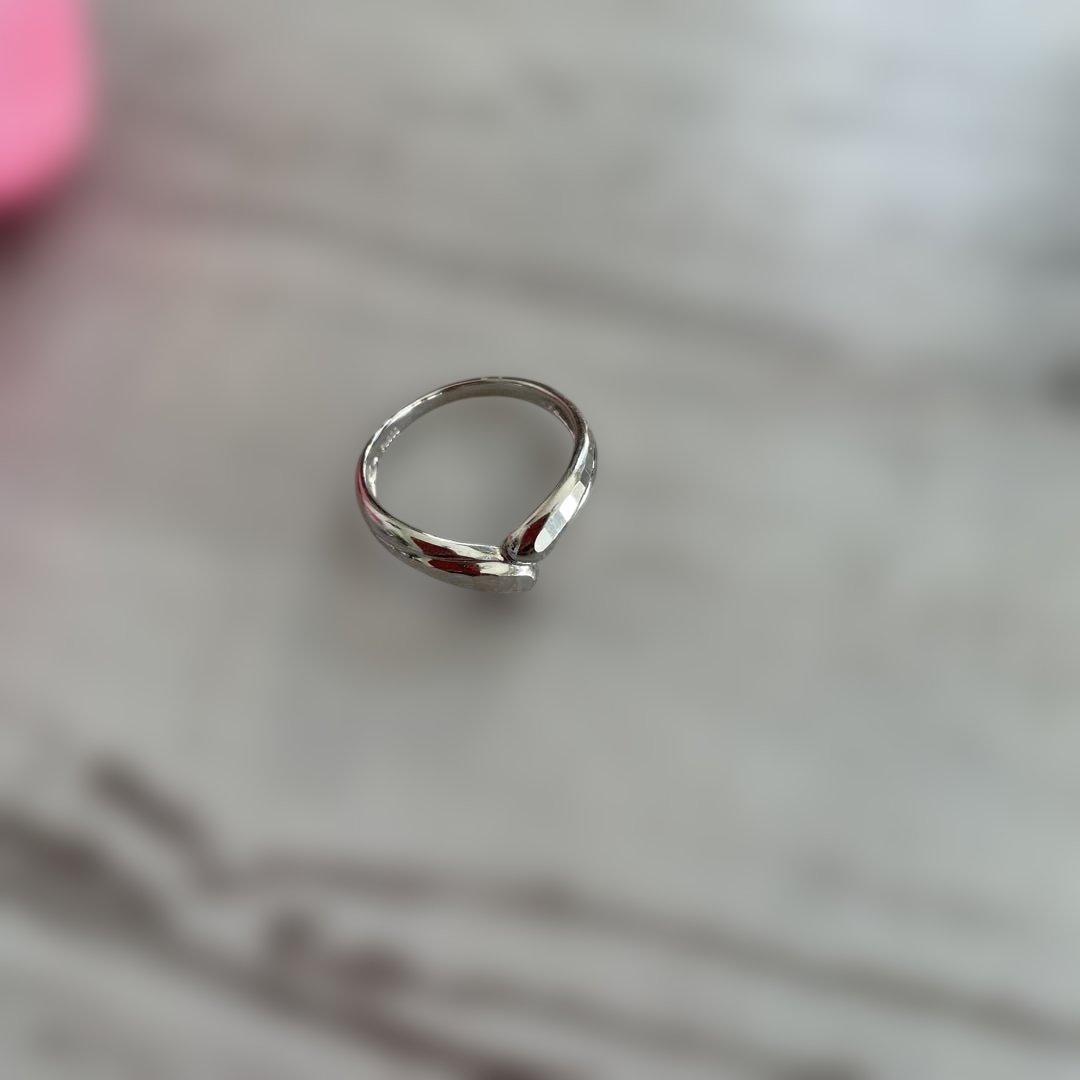 プラチナ900ウェーブデザイン ファッションリング