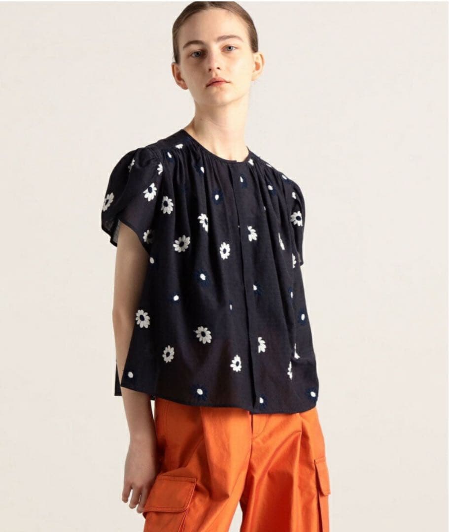 TOMORROWLAND collection マーガレット刺繍ギャザーブラウス