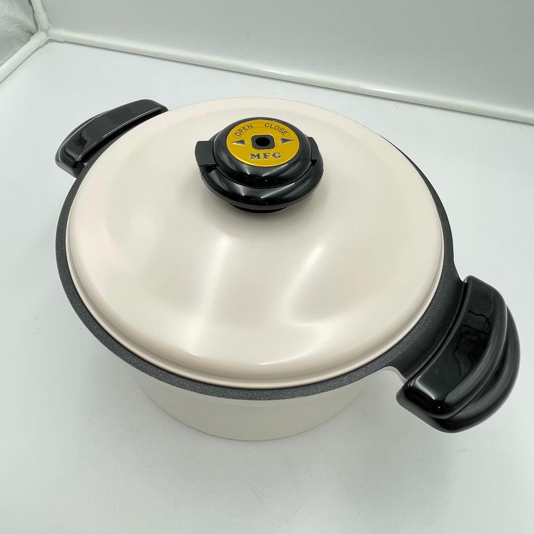 美品　MFG クッキング炊飯煮込み鍋　22cm 調理器具 両手鍋　ホワイト