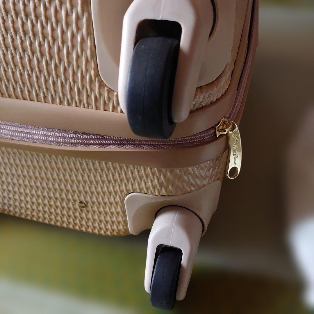 エレガント ベージュ キャリーケース