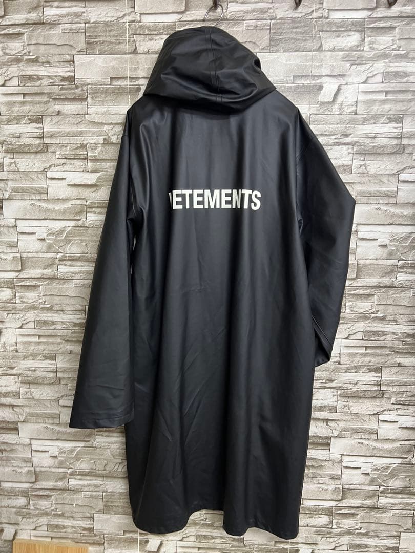 VETEMENTS ヴェトモン フード付き ブラック レインコート