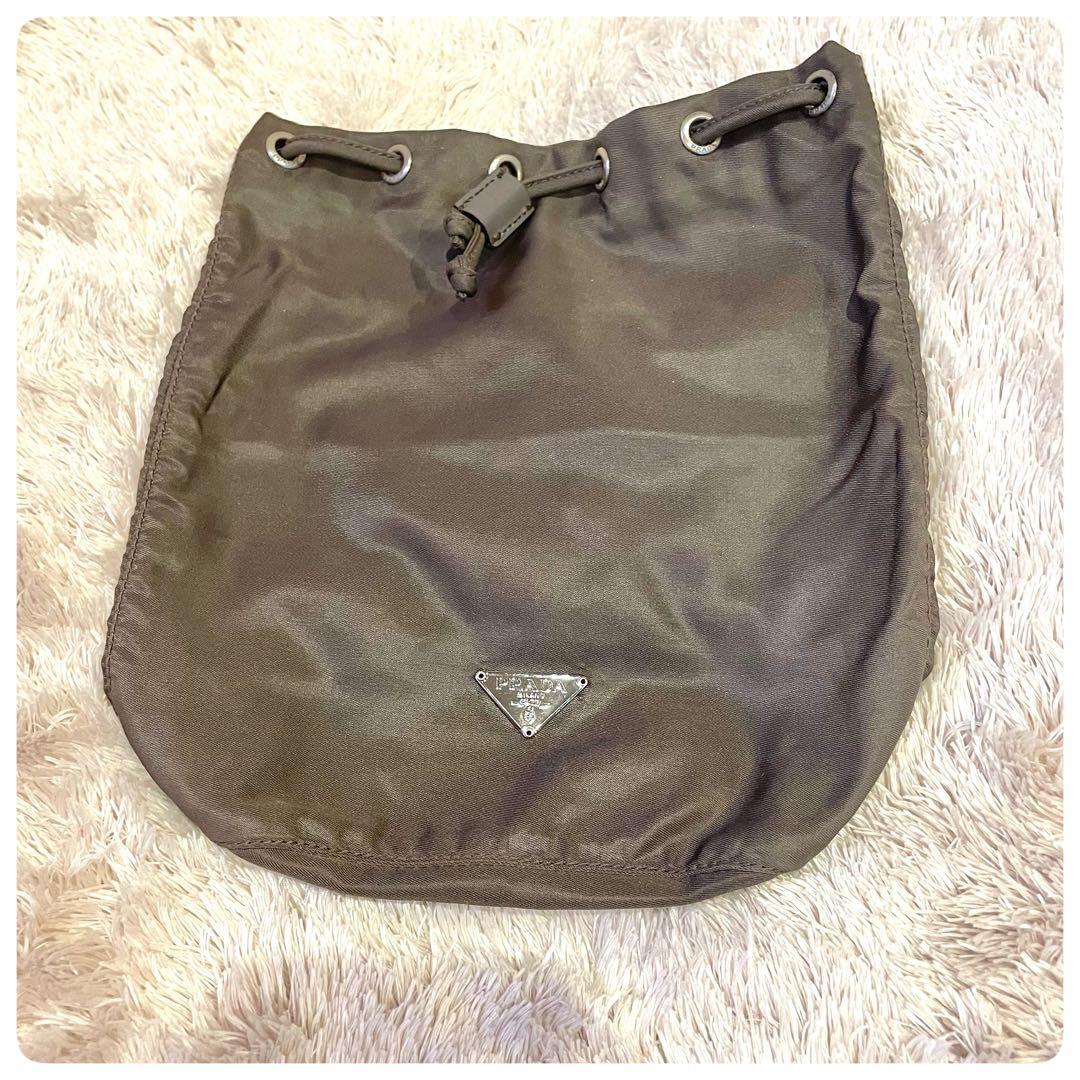 美品✨　プラダ　ドローストリング　ポーチ　カーキ　PRADA