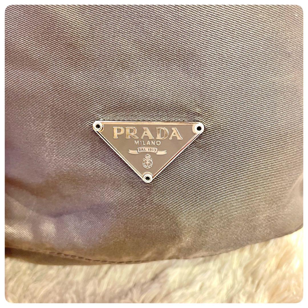 美品✨　プラダ　ドローストリング　ポーチ　カーキ　PRADA