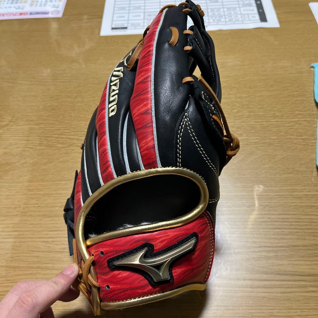 Mizuno Global Elite 軟式グローブ 黒/赤