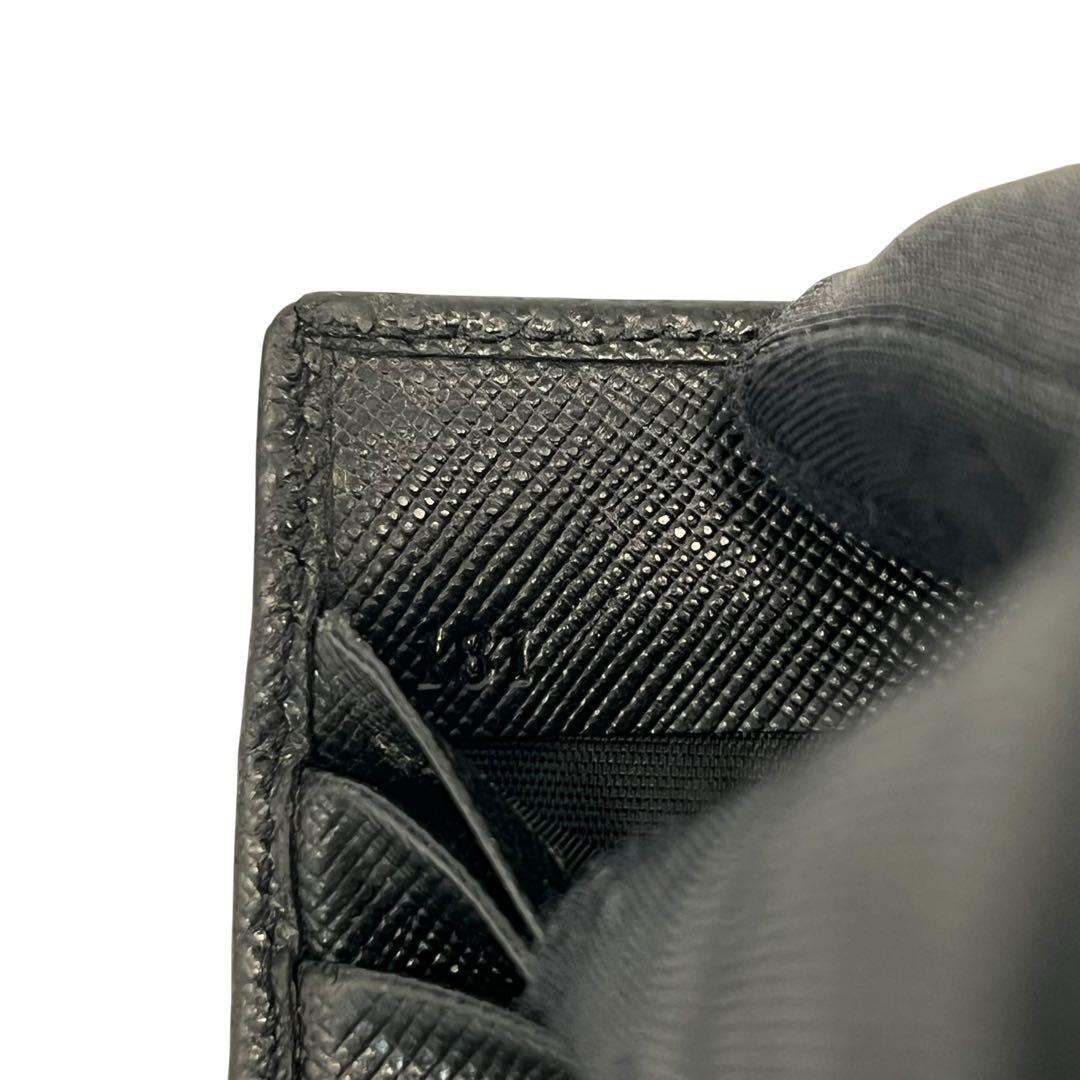 美品✨プラダ マネークリップ 札入れ サフィアーノレザー ロゴ金具