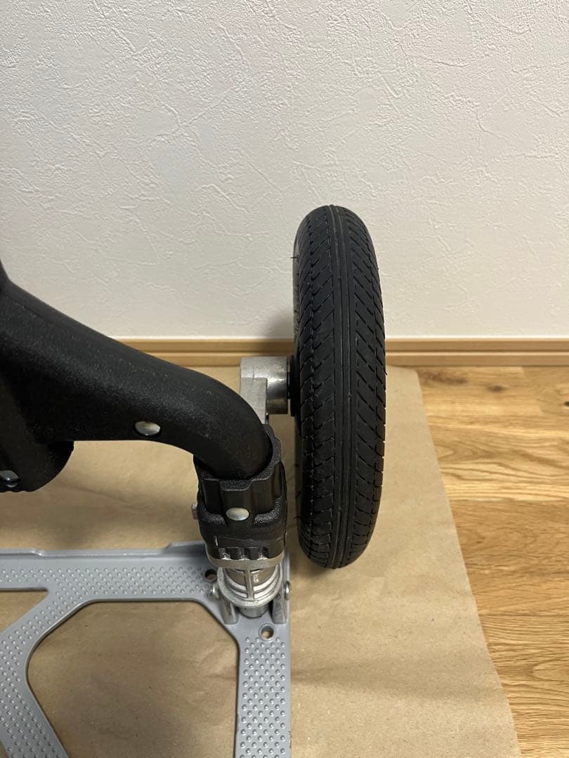 折りたたみ　エアバギータイヤ付きキャリー