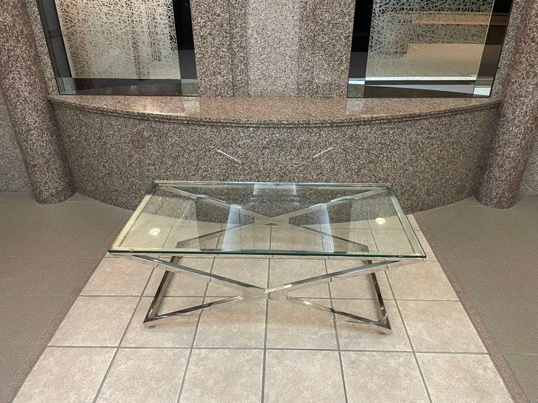 ラグジュアリーなカフェテーブル