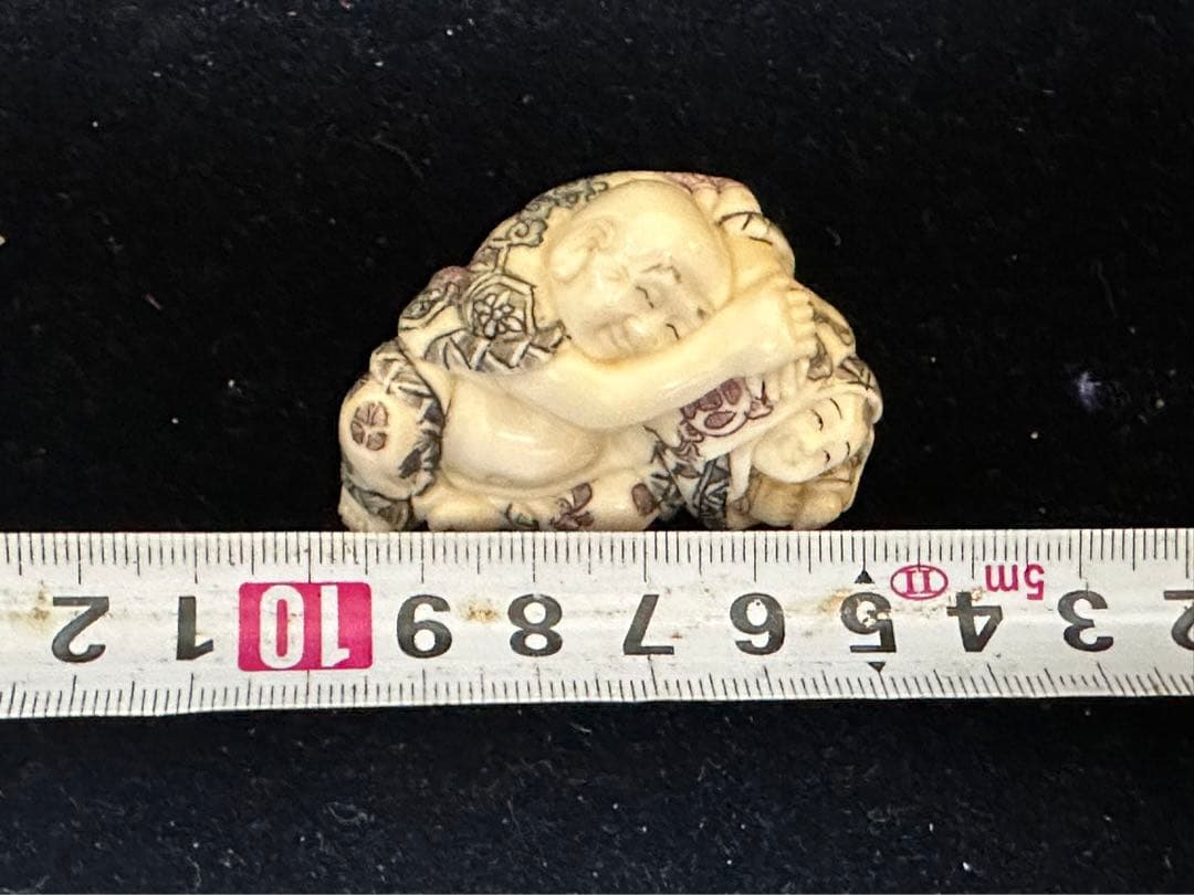 極上　根付　天然素材　彫刻 置物　細密細工　骨董　アンティーク