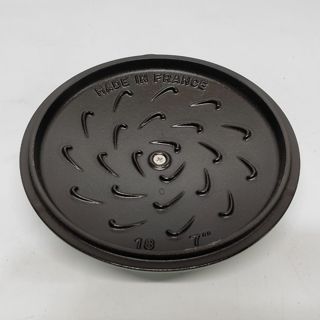 未使用 staub ストウブ ワナベ セージグリーンM 両手鍋 m1196