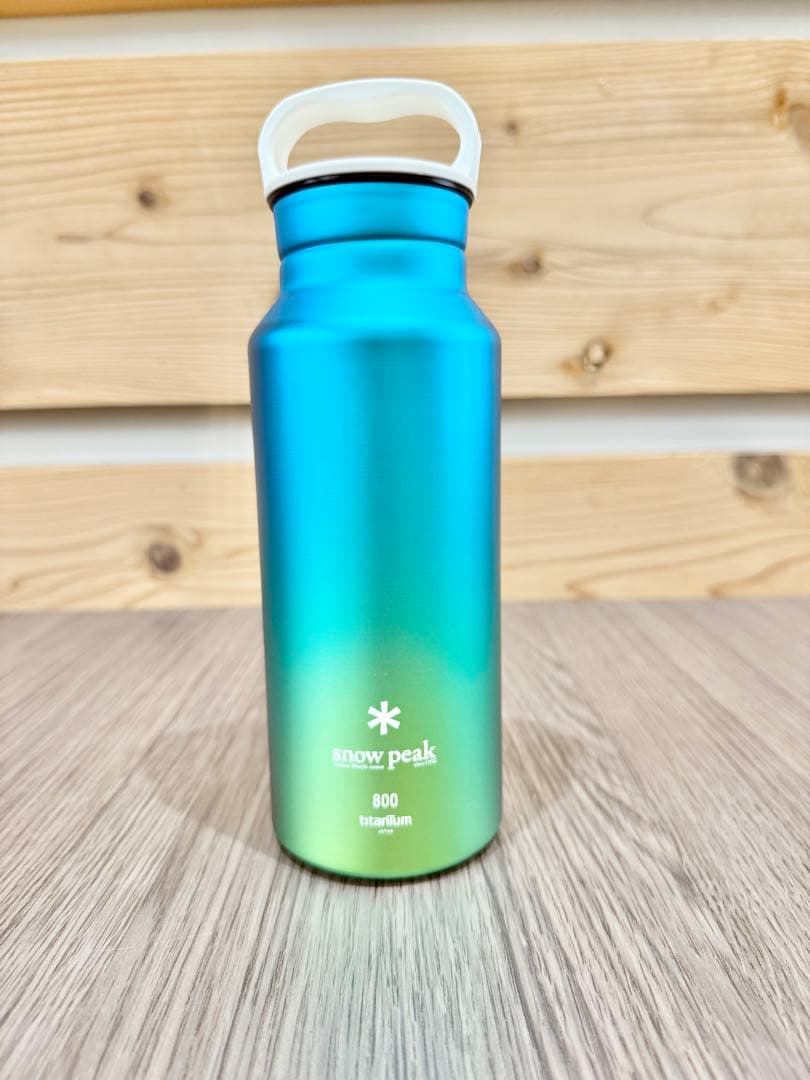 新品 未使用  peak チタン水筒 600ml オーロラボトル
