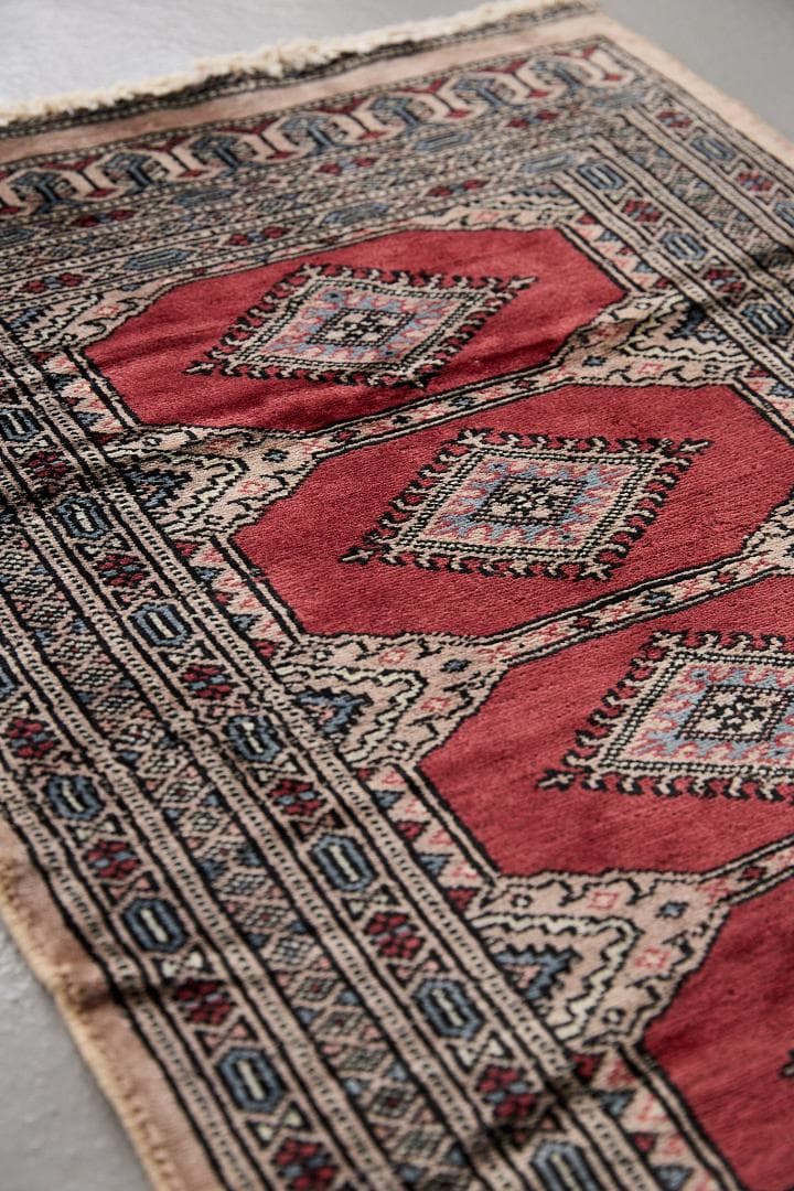 ヴィンテージラグ　トライバルラグ　ラホール産（102×62cm）赤　グレー　黒