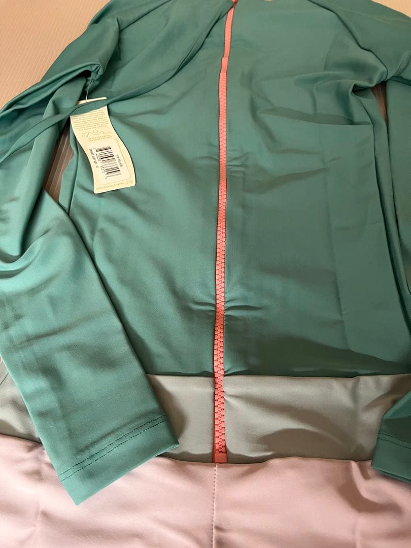 【人気デザイン】Seea サーフスーツ　ワンピース　水着　新品未使用　値下げ中！