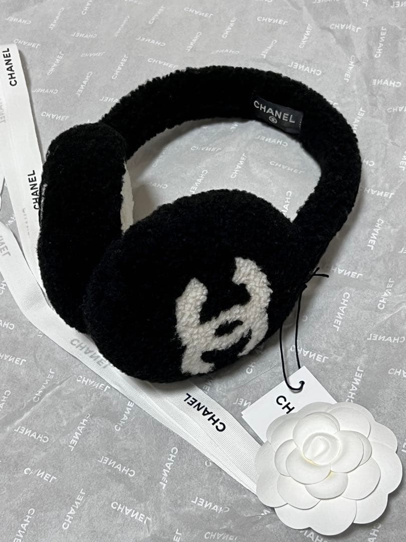 入手困難 ★ CHANEL イヤーマフ ロゴ入りモコモコ 耳あて