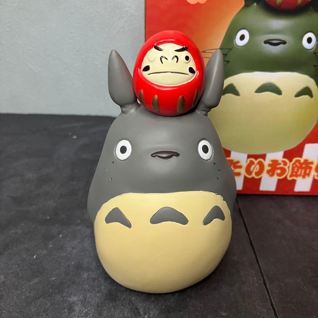 となりのトトロ　めでたいお飾り　大トトロと小さいダルマ　高さ約12.5㎝