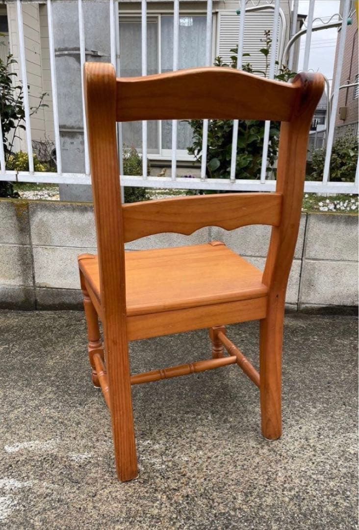 人気のパイン材　スペイン製　ダイニングチェア　無垢材　椅子