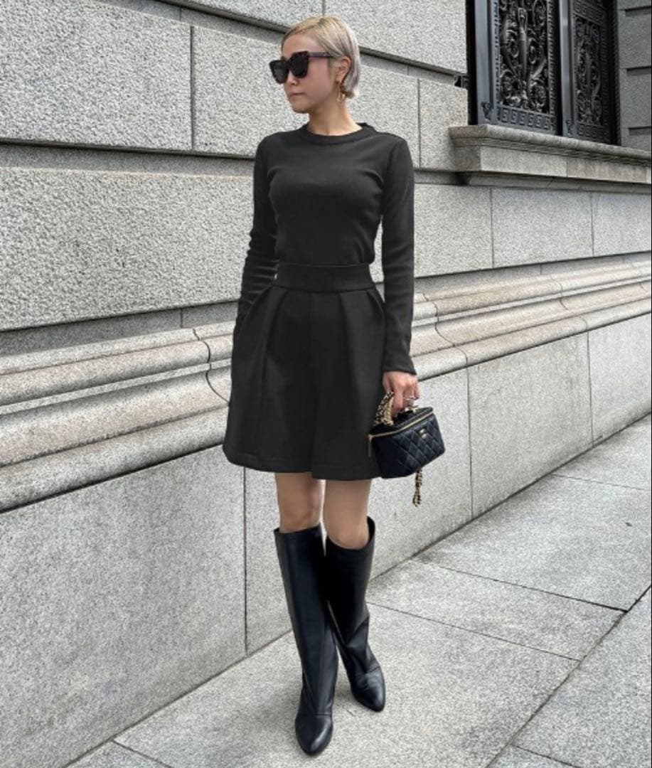 25SS 【未使用】黒完売品JENNE 日本製美ラインストレッチキュロット XL