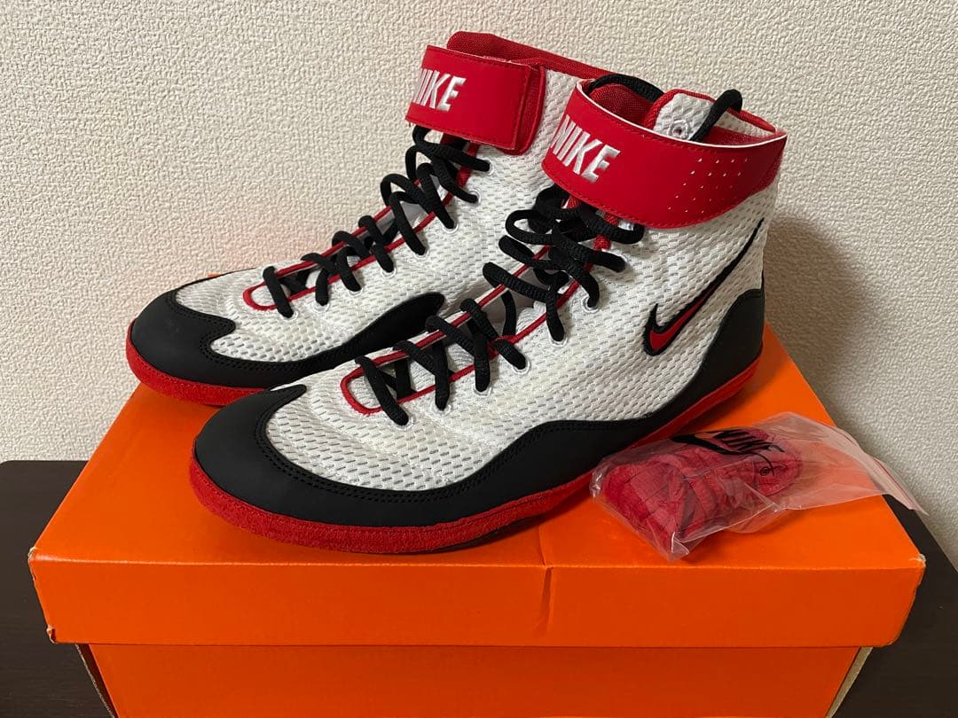 ナイキ・インフリクト (NIKE INFLICT)　ホワイト/ブラック/レッド