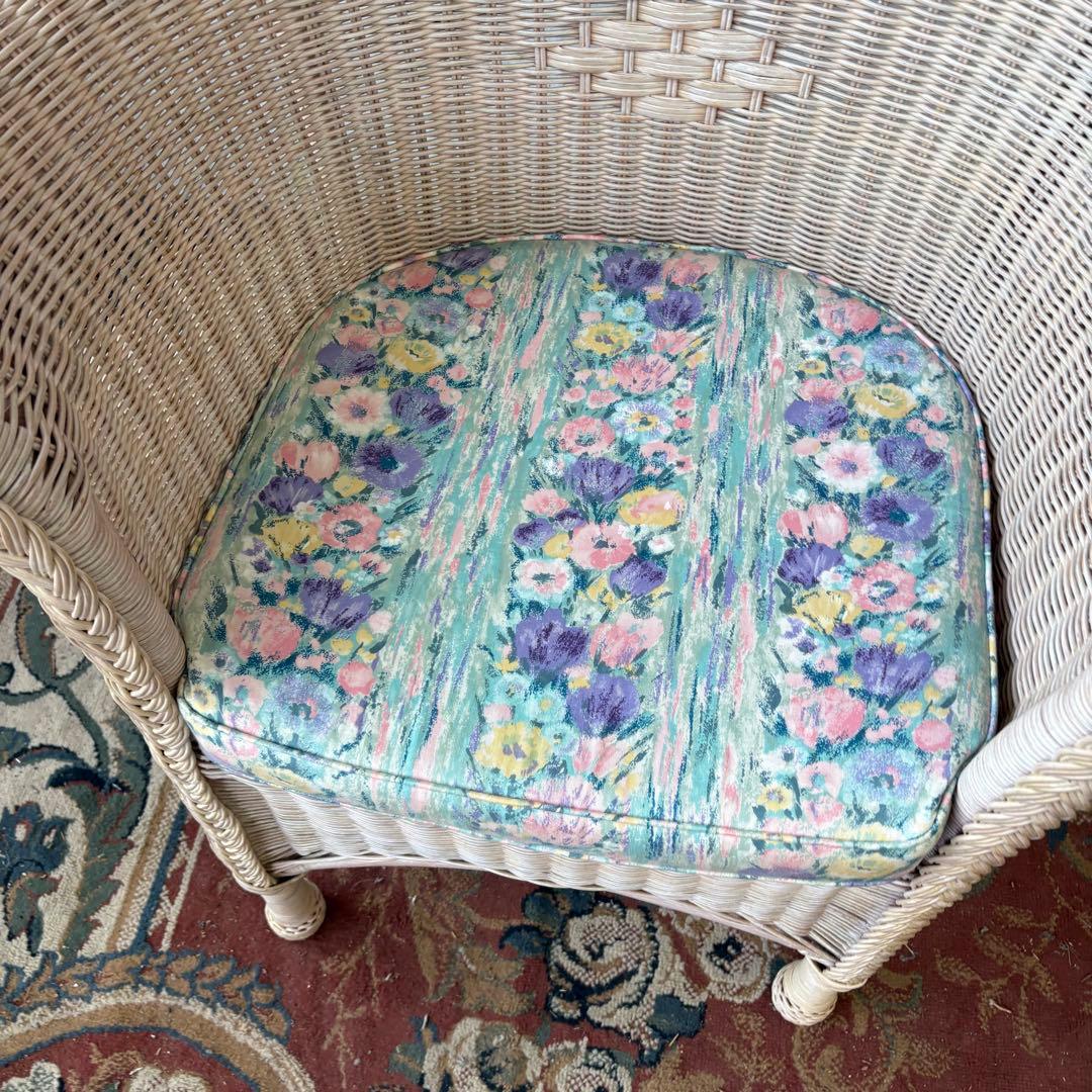 ④昭和レトロ ヴィンテージ ラタンダイニングチェア 花柄クッション アームチェア