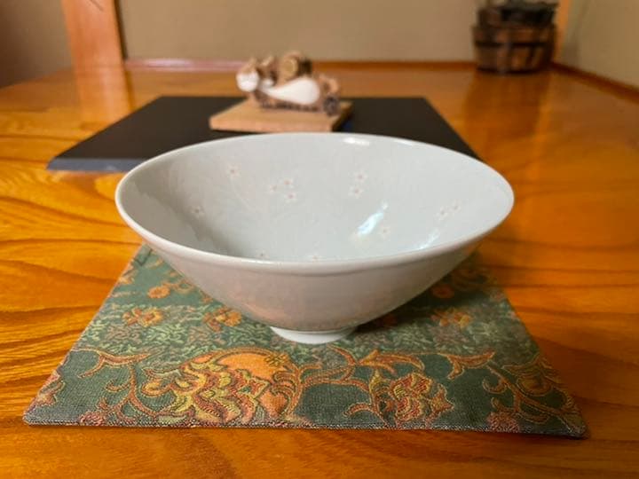 【骨董】白磁象嵌花草文茶碗　松南申相浩