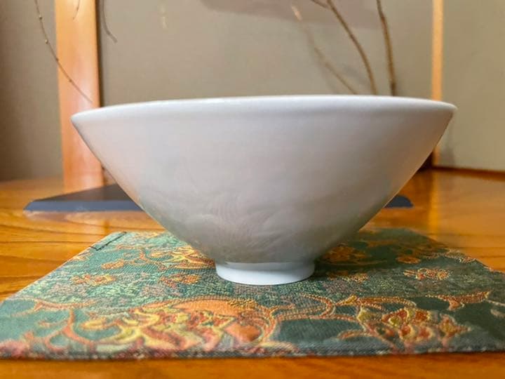 【骨董】白磁象嵌花草文茶碗　松南申相浩