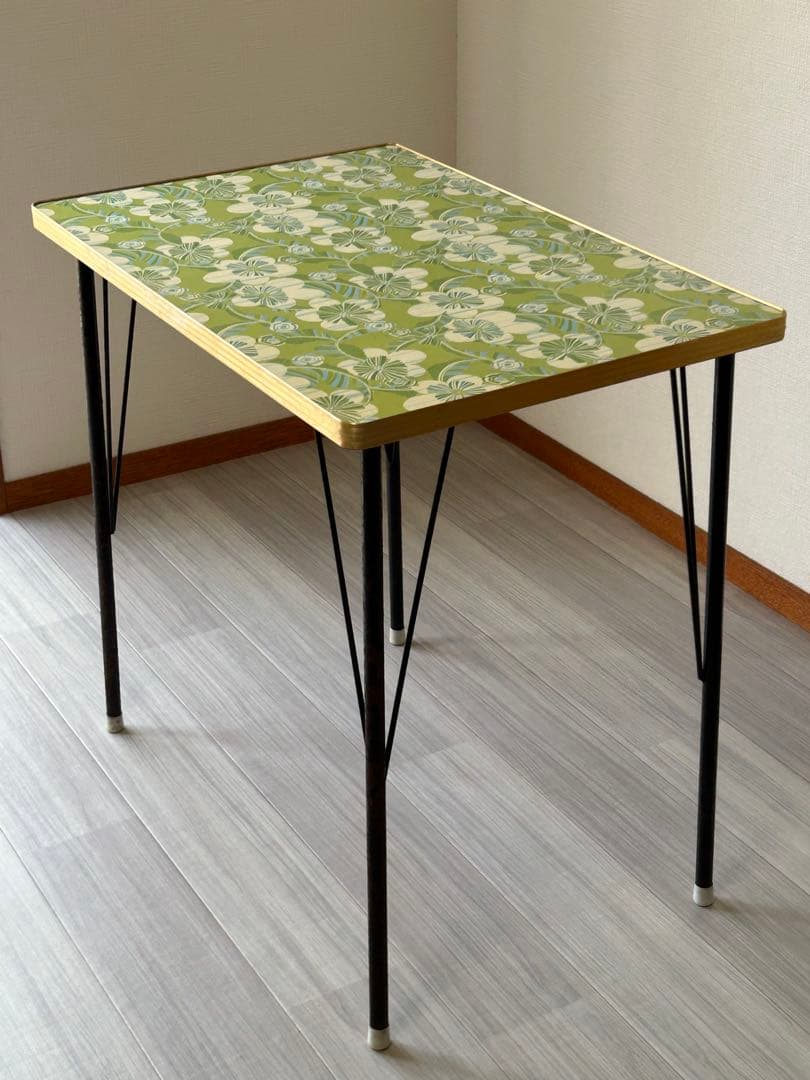 昭和レトロ　ポップ　花柄　鉄脚テーブル　ヴィンテージ　作業台　ダイニング　机