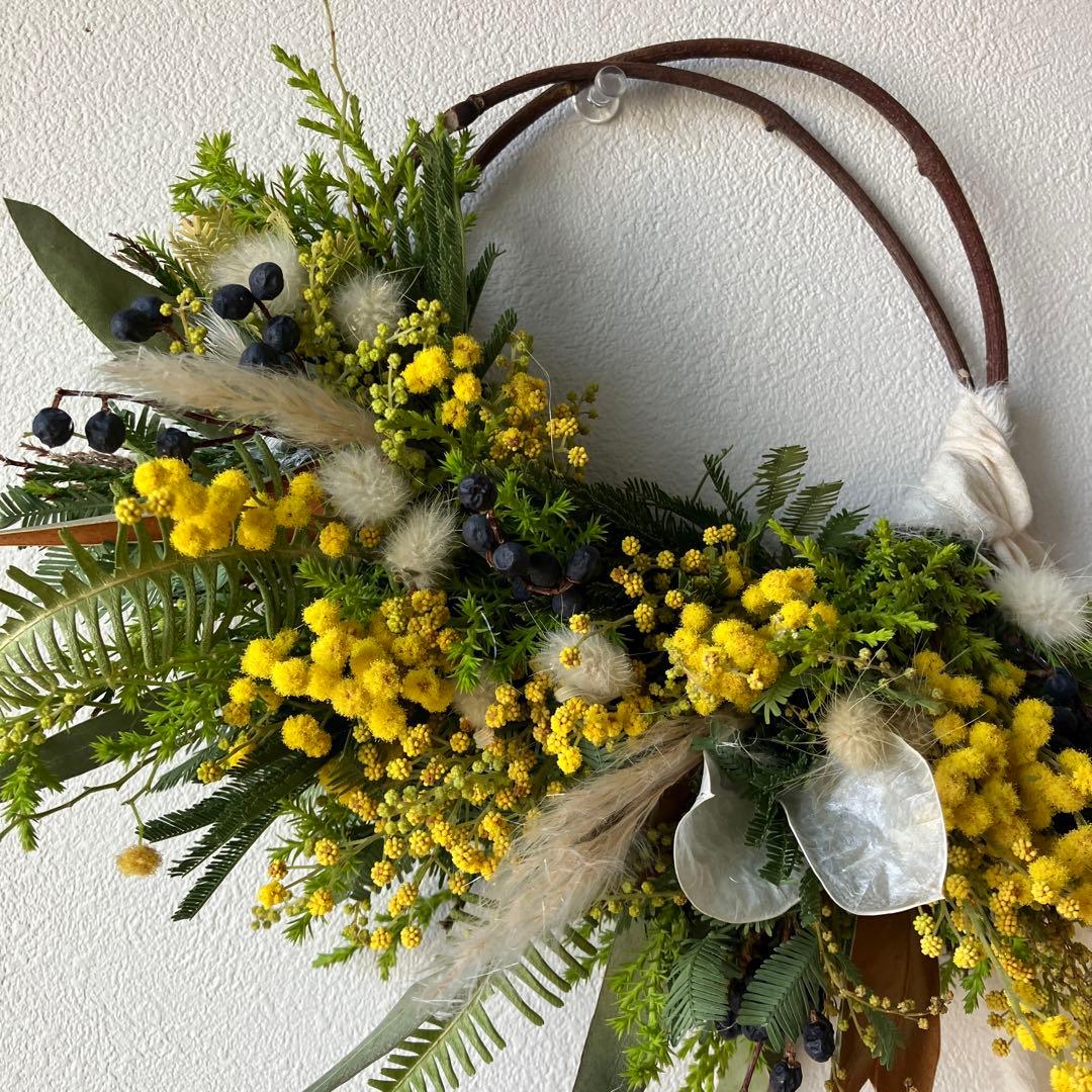 ミモザ　イタリア産ミランドールとルナリアのハーフリース　グレビレア　春