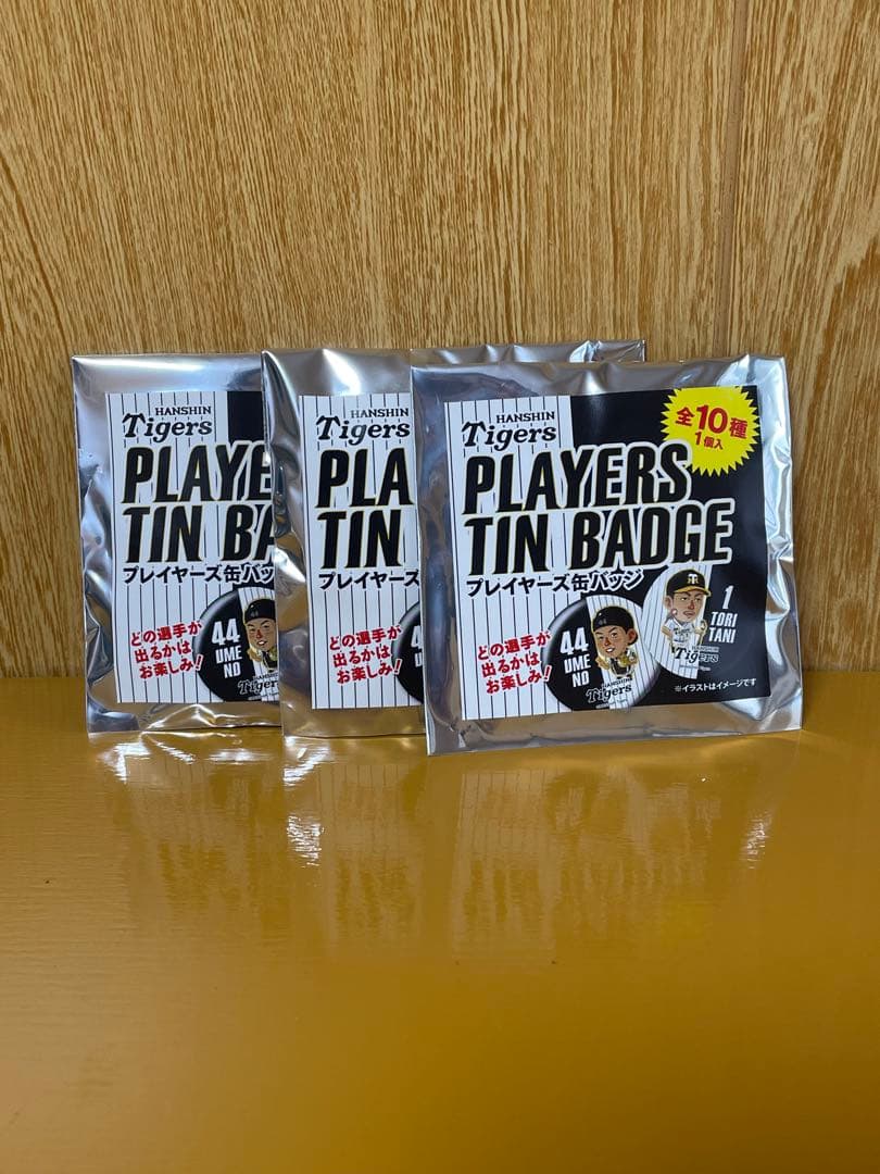 阪神タイガースとマッカノーズデザインとコラボレーションしたグッズです。