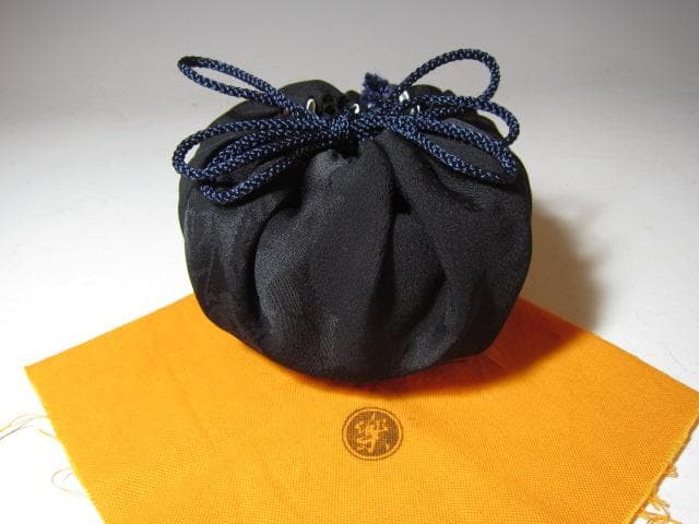 楽吉左衛門 十四代 覚入 黒「涼風」共箱 即中斎花押 k561